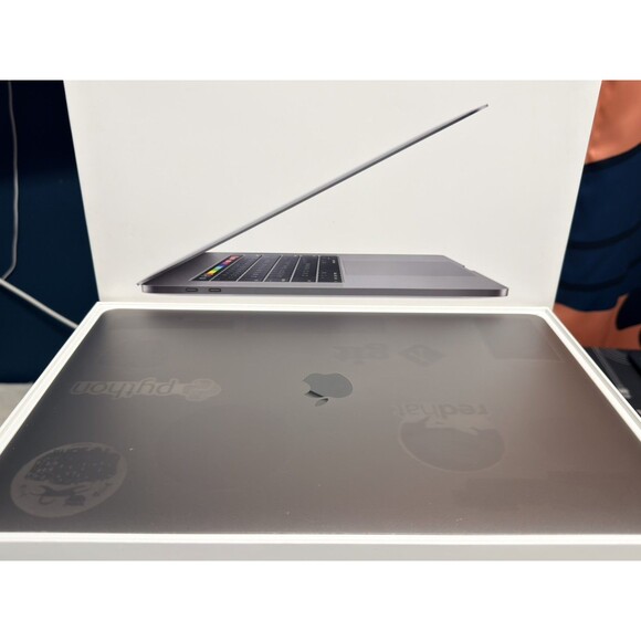 Apple MacBook Pro 2018 15.4" Intel Core i7 2.6GHz 16GB RAM 512GB SSD A1990 - Picture 1 of 7